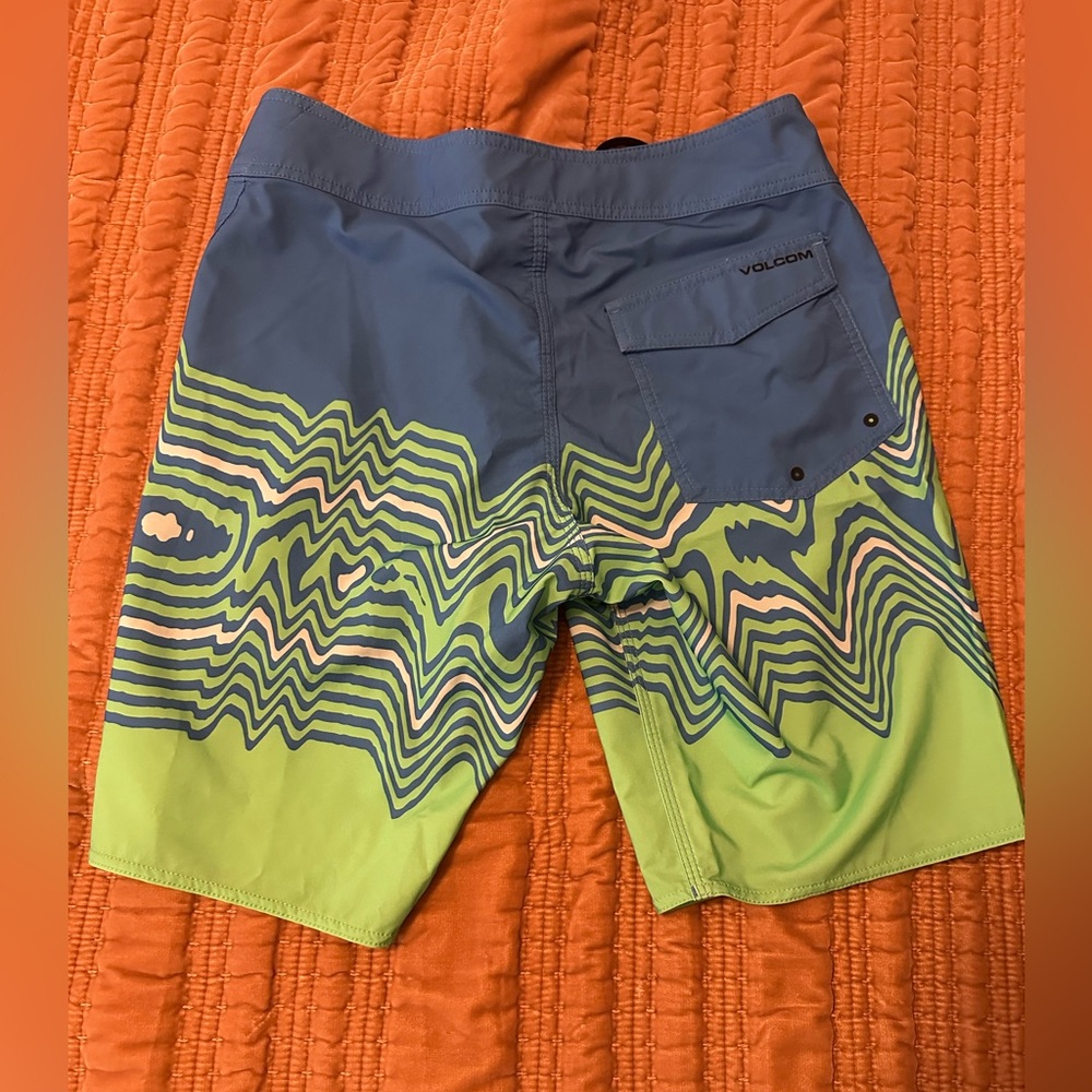Volcom board shorts - Picture 3 of 5